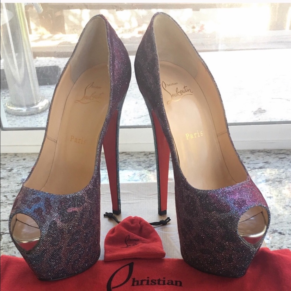 Like New - Authentic CL Metallic Heels